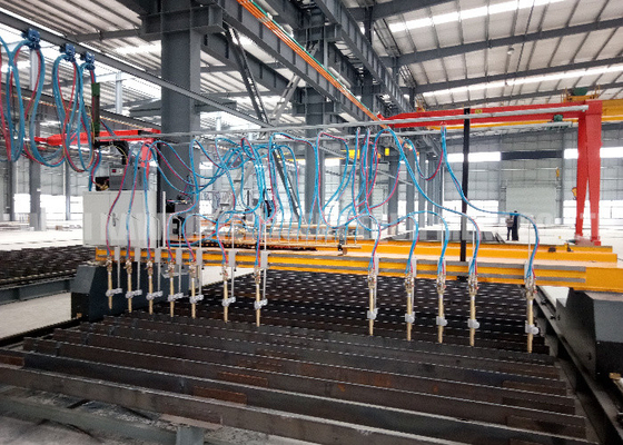 آلة القطع بالغاز CNC ذات الرؤوس المتعددة من نوع القنطرية 6000 مم / دقيقة أكسجين Accetylene