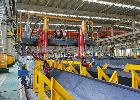 7.5m / Min 20T H Beam Automatic Welding Machine آلة الصلب المتحركة المساعدة